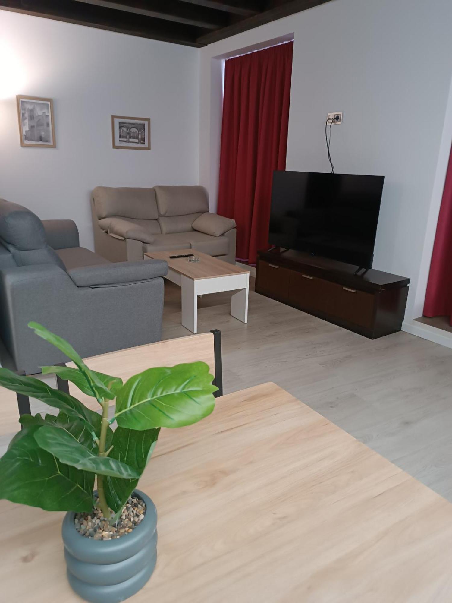 Apartamentos Turisticos Avila Puerta Del Puente 1-3 Exteriér fotografie